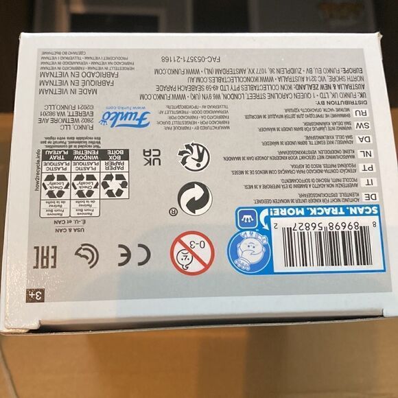 SPIDER-MAN BLACK & GOLD SUIT - SPIDER-MAN: NO WAY HOME - Picture 7 of 7